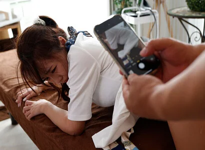 Đi triệt lông bạo hành tình dục với em