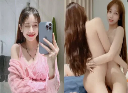 Cặp bạn thân gồm Lâm Thái Vy móc bím với nhau ngay trên livestream