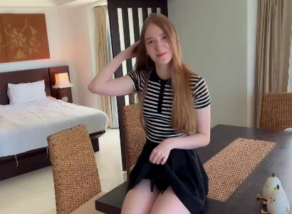 Anh chàng cô đơn đi nghỉ lân la gạ tình lễ tân