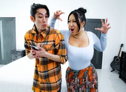 Anh con trai khiến mẹ kế xăm trổ hàng múp tới đỉnh cao